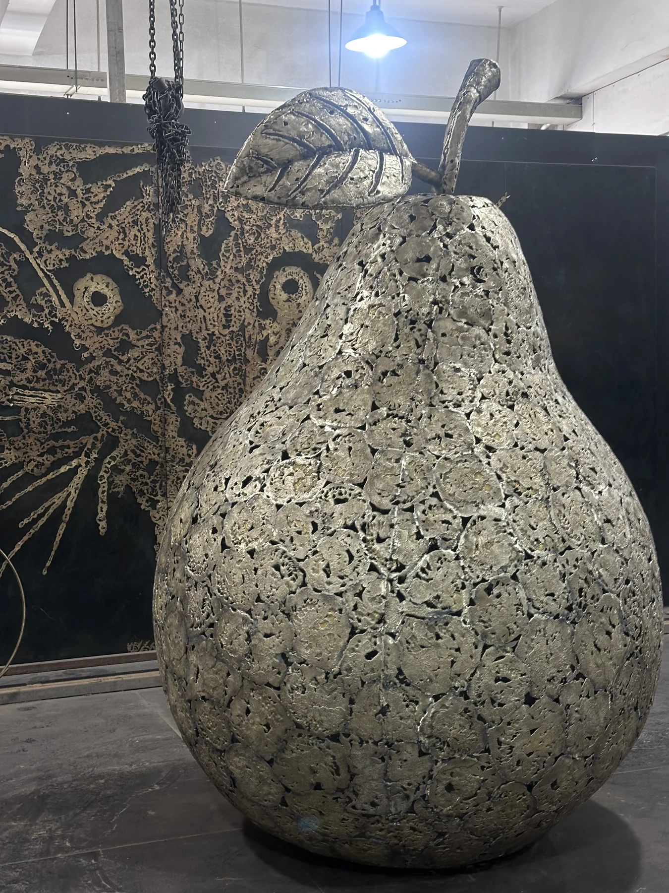 未上色梨形作品制作现场